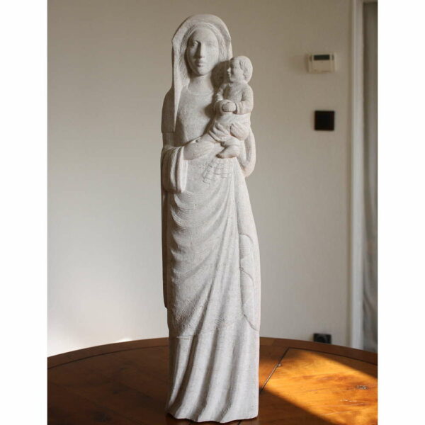 Statue de Vierge a lenfant sculptée en pierre de bourgogne style classique