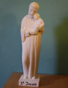 statue de saint joseph en pierre sculptée