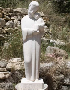 statues sculptures en pierre sculptée naturelle décoration tailleur de pierre sculpteur sur pierre vierges