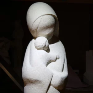 Lire la suite à propos de l’article Statue de Vierge-Marie en pierre de 100 cm pour extérieur