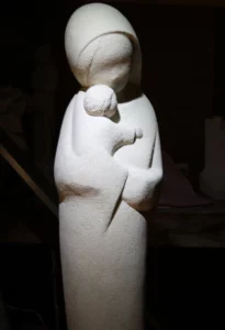 statues sculptures en pierre sculptée naturelle décoration tailleur de pierre sculpteur sur pierre vierges