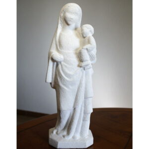 statue de vierge à l'enfant en pierre style france occidental gothique