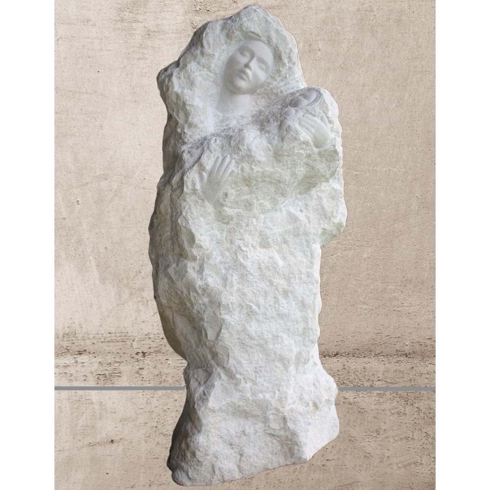 statue de vierge en pierre sculpture avec l'enfant bébé