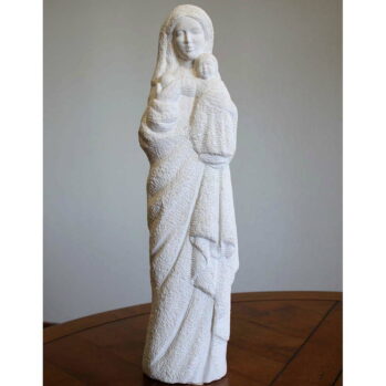 Vierge à l’enfant en Statue sculptée avec drapé en pierre