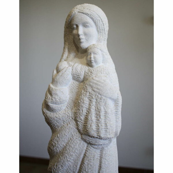 statue sculpture Vierge à l’enfant sculptée avec drapé en pierre
