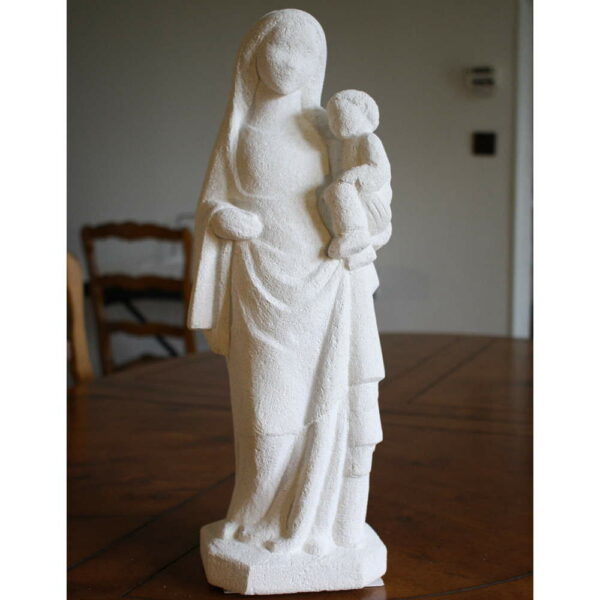 statue pierre sculptee vierge à l'enfant