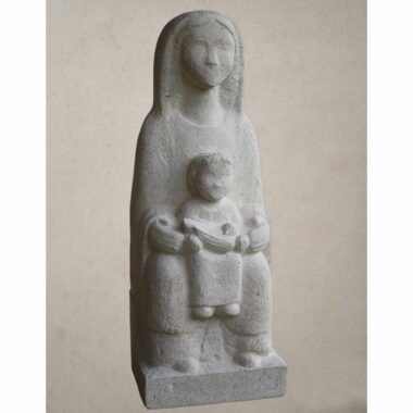 statue de vierge assise romane en pierre avec l'enfant