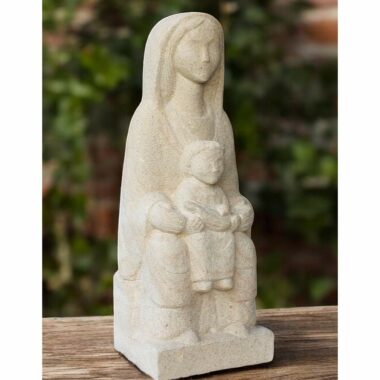 Statue de Vierge en pierre façon romane assise 40 cm