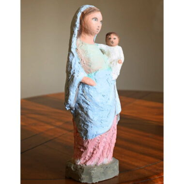 Statue de Vierge à l’enfant colorée bleue Type Vierge hanchée