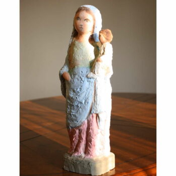 Statue de Vierge à l’enfant colorée bleu ciel Type Vierge hanchée