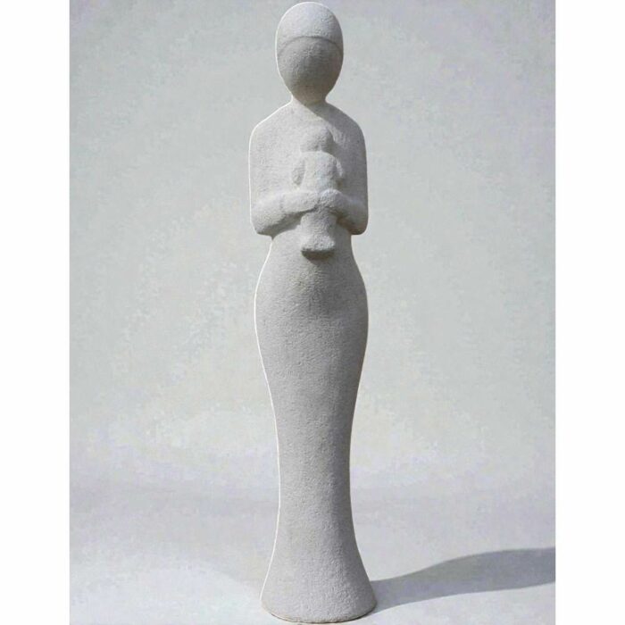 statue de vierge en pierre maternité tendresse