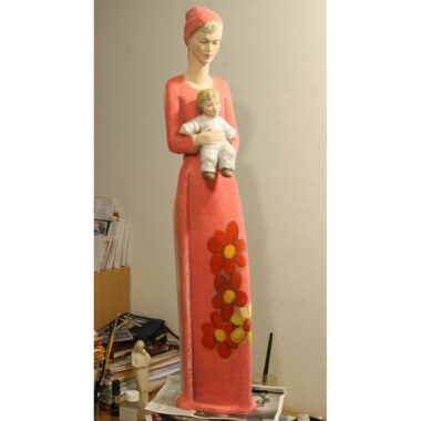 Statue de la Vierge robe rouge et motifs avec l’enfant