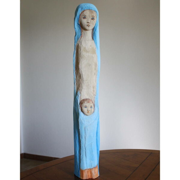 statue de la vierge marie en sculpture en bois peint avec l'enfant colorée