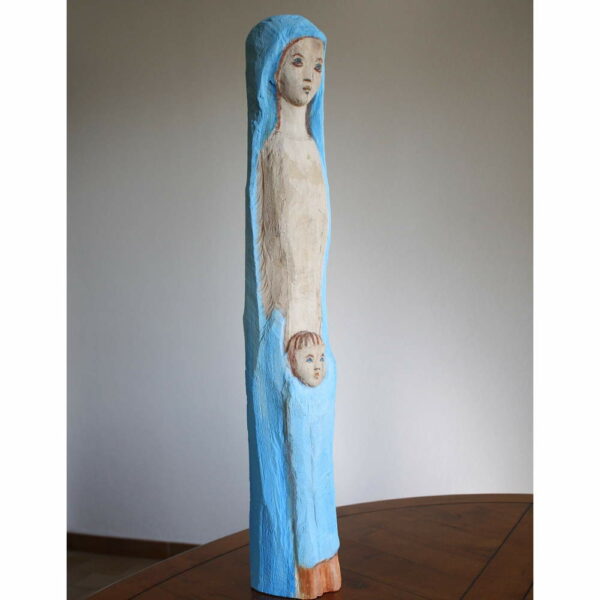 statue de la vierge marie en sculpture en bois peint avec l'enfant colorée