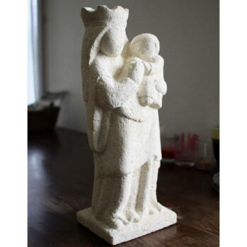 marie reine statue de vierge à l'enfant sculptée pierre