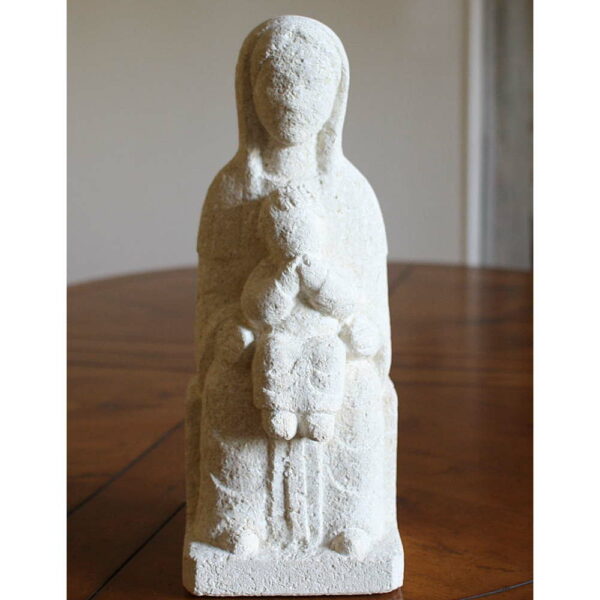 Statue de Vierge à l’enfant façon romane assise en pierre sculpture