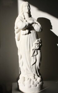 Statue en pierre sur commande, Notre-Dame de Santa-Cruz