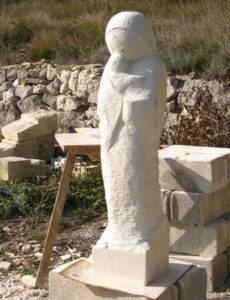 statue vierge à l'enfant pierre luberon blanche sculpture martin damay