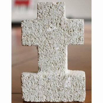 petite croix pierre naturelle espeil luberon sculptee taille