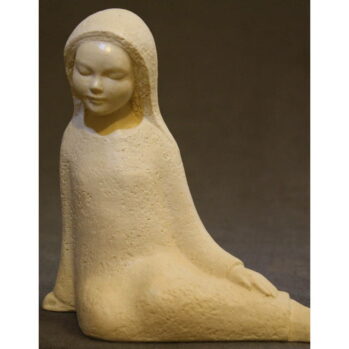 Statuette de Vierge-Marie assise contemplative pour crèche