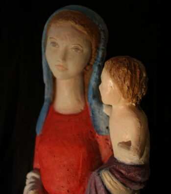 Histoire progrès de Vierge à l'enfant sculptée en statues uniques en pierre