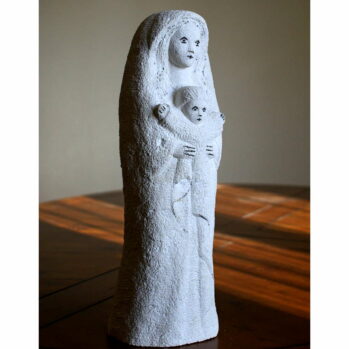 Vierge portant l'enfant, en pierre sculptée naturelle