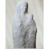 statue de vierge en pierre blanche au lys art religieux