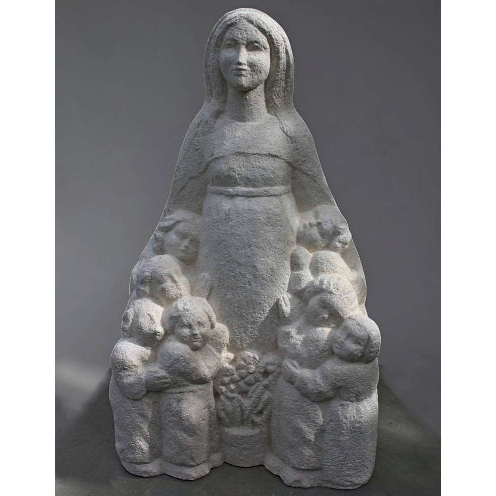 statue de vierge aux enfants en pierre