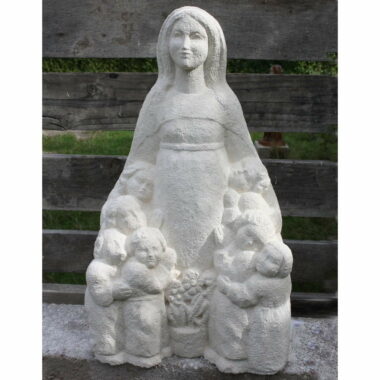 Statue de Vierge aux enfants en pierre