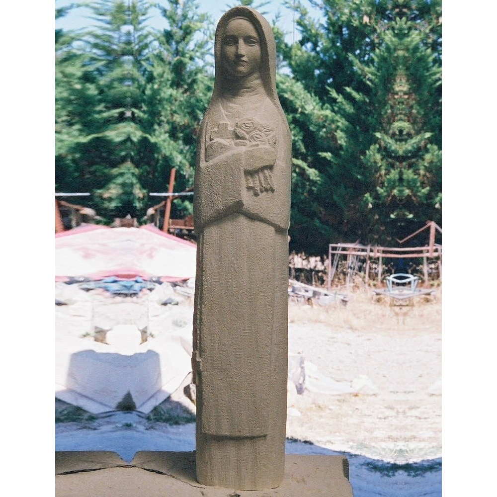 statue en pierre de sainte therese enfant jesus venasque eglise
