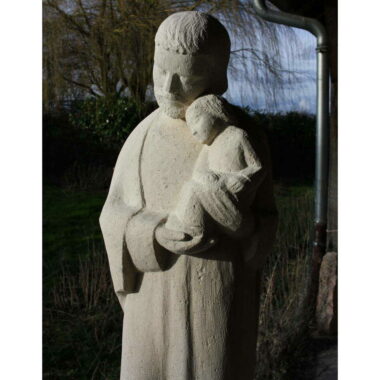 Statue de saint Joseph en pierre avec l’enfant Jésus