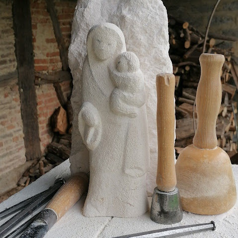 Lire la suite à propos de l’article Les travaux de sculptures en cours et l’atelier