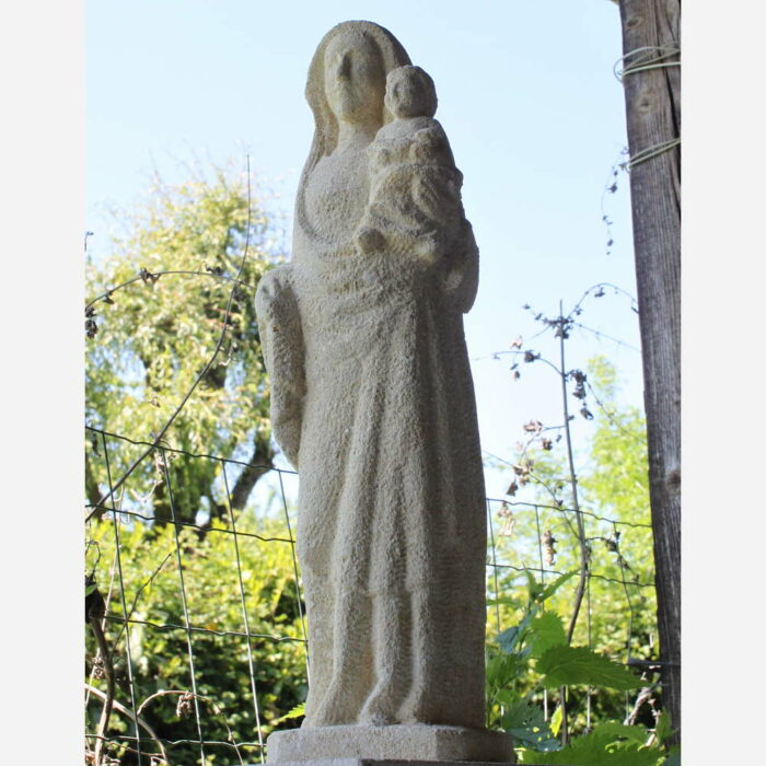 vierge en pierre
