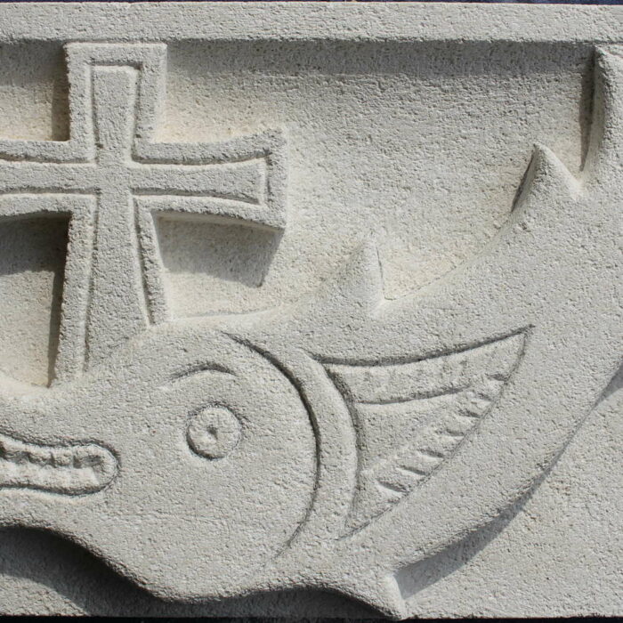 ichtus poisson chretien en pierre dauphin
