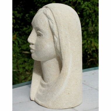Tête de Vierge Marie en pierre