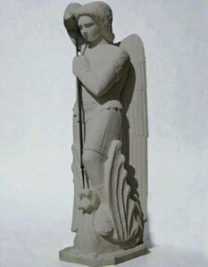 statue de saint michel en pierre exterieur