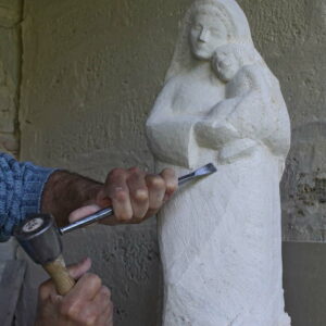 Lire la suite à propos de l’article Sculptures en cours : de la pierre à la présence