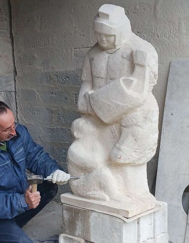 atelier pierre sculpture en cours statue