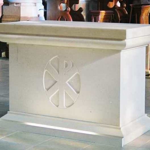 autel en pierre de nort sur erdre sculpté