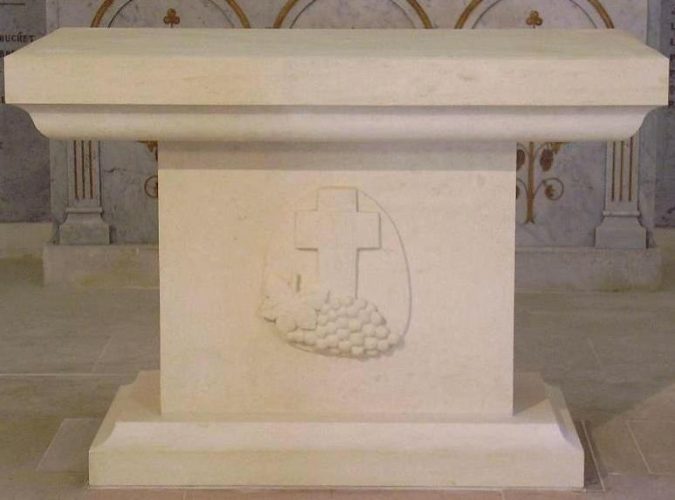 autel en pierre Gard sculpté martin damay