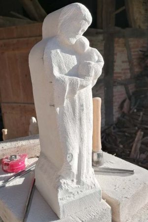 fabrication statue pierre sculptee