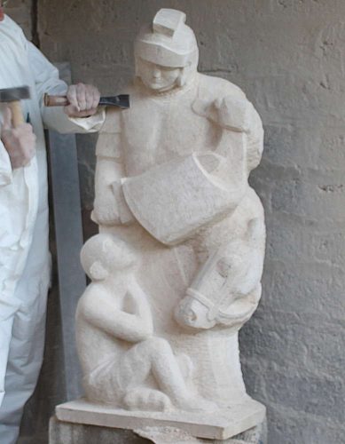 sculpteur pierre statues exterieur image bourgogne saone et loire