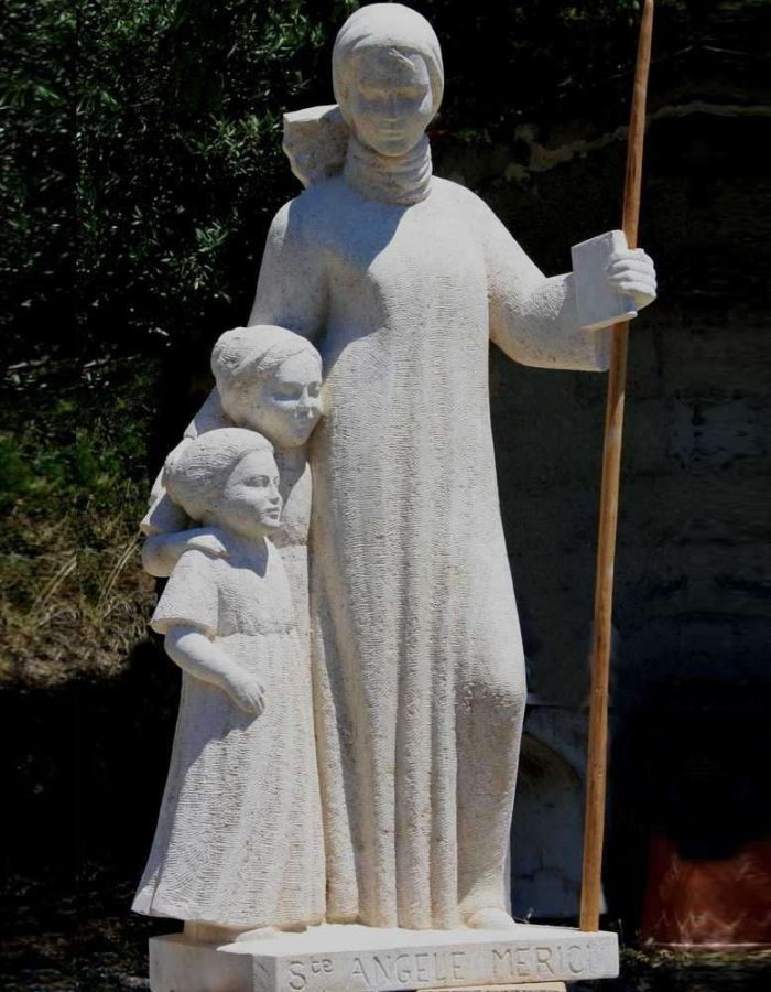 sculpteur statues pierre naturelle sculptee bourgogne extérieur religieux uzès