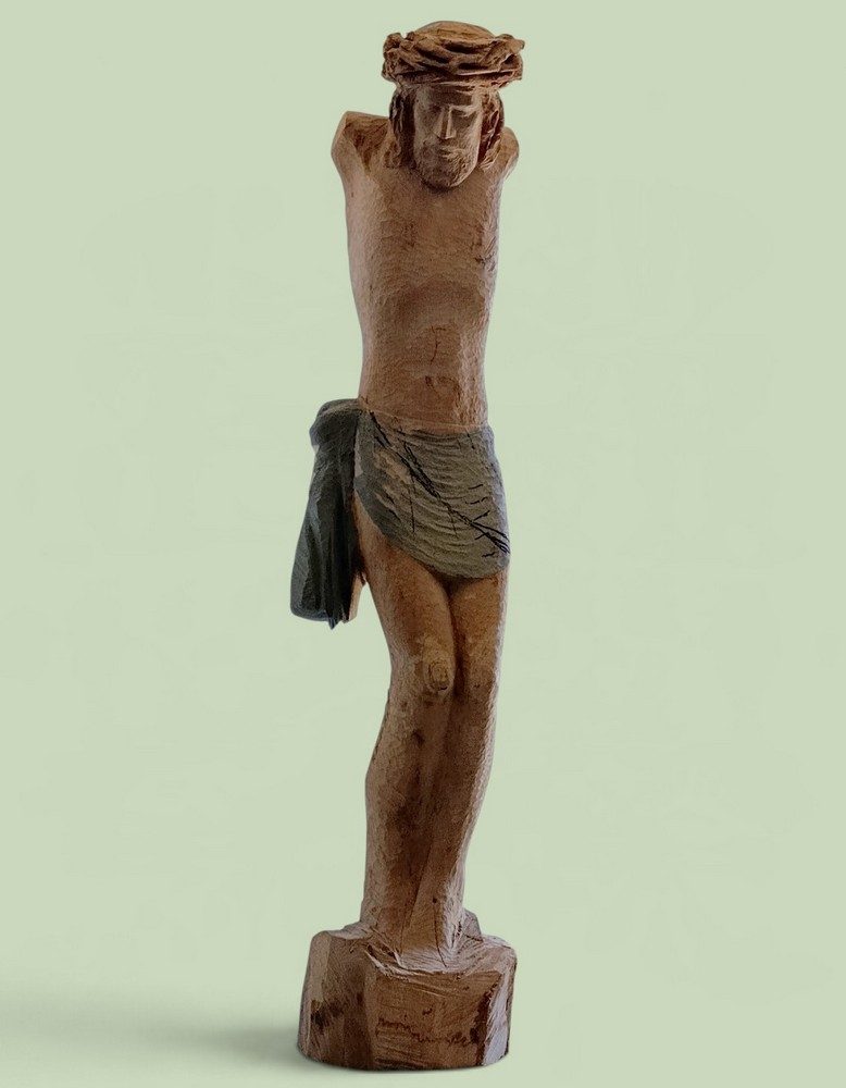 sculpture du christ en bois de chene en cours de réalisation