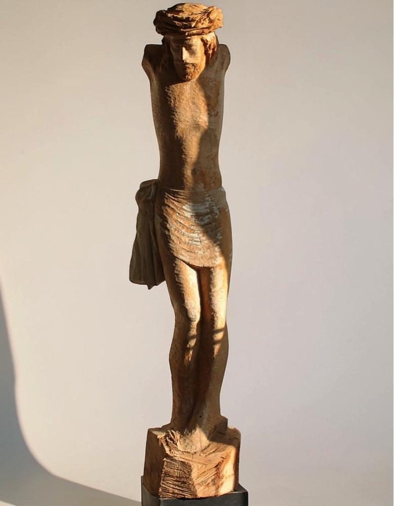 sculpture du christ en bois de chene martin damay