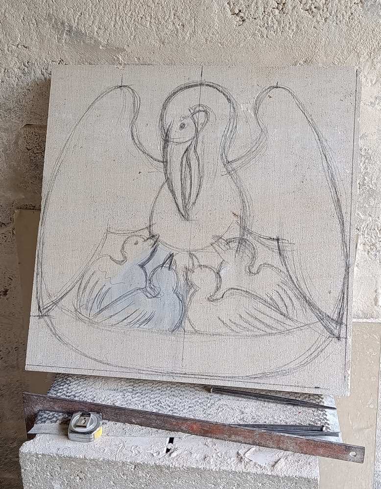 sculpture pelican en pierre en bas-relief
