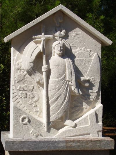 sculpture christ statue pierre bois