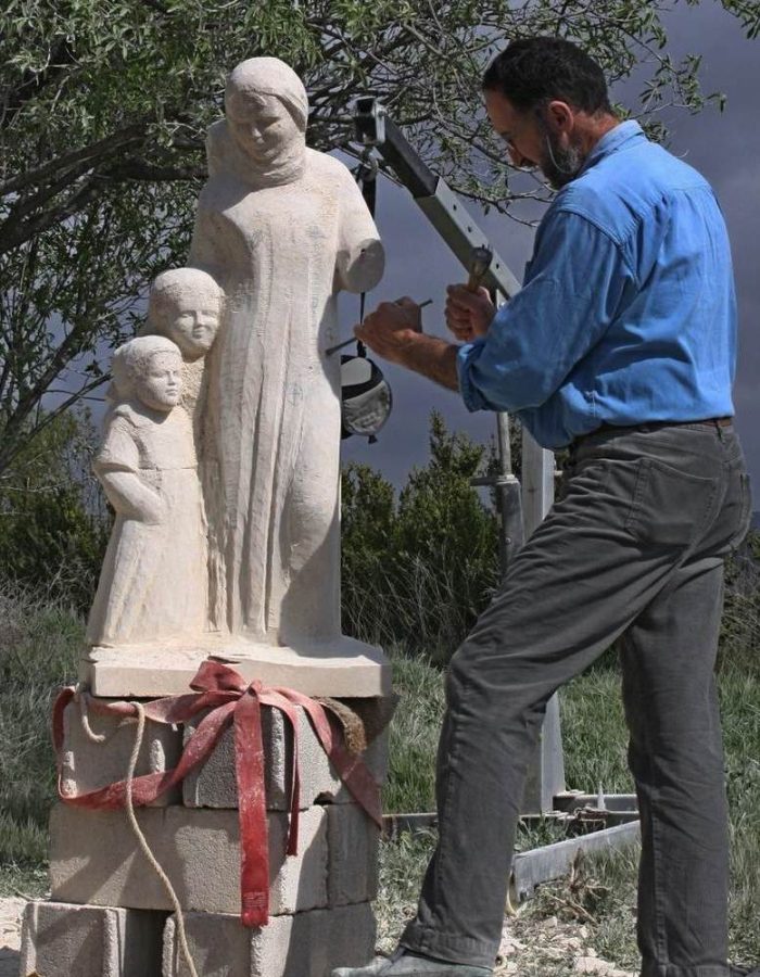 sculpture de la statue de sainte angele en pierre