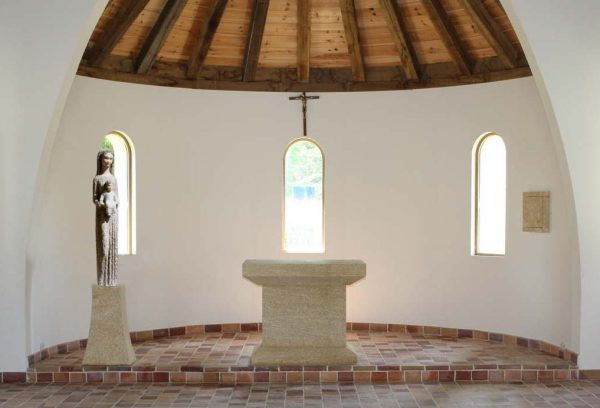 statue de vierge à l'enfant pour chapelle oratoire eglises resines exterieur