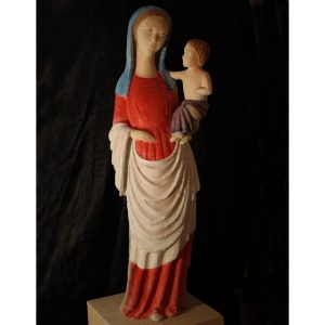 statut de vierge colorée madone marie avec l'enfant eglise chapelle oratoire extérieur